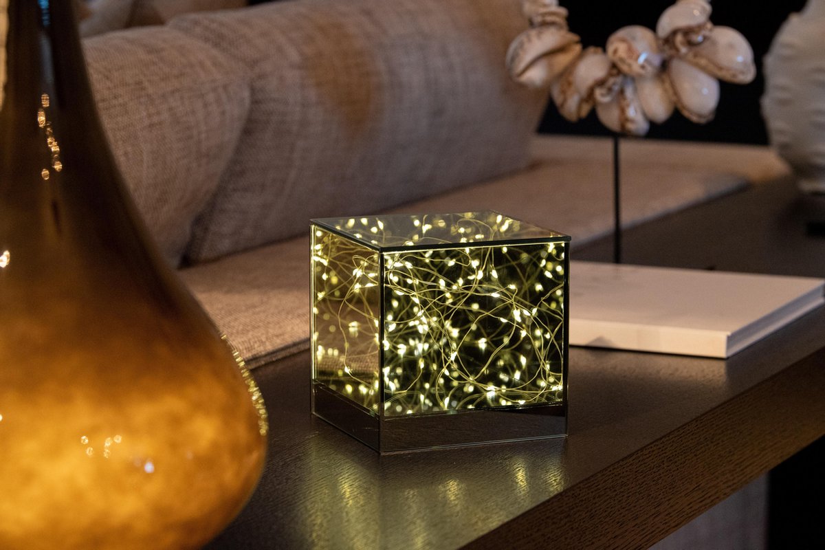DistinQ LED infinity cube low