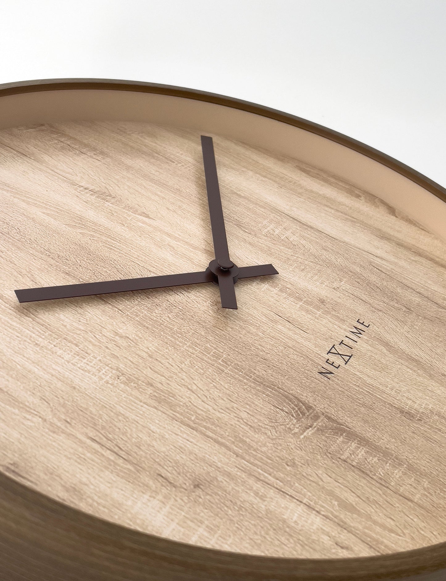 NeXtime Oslo Wandklok 30cm - Japandi Stijl - Donkerbruin/Lichtbruin